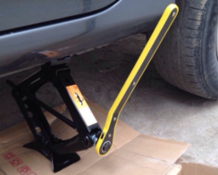 如何有效預防車載千斤頂在鬆軟地麵下陷